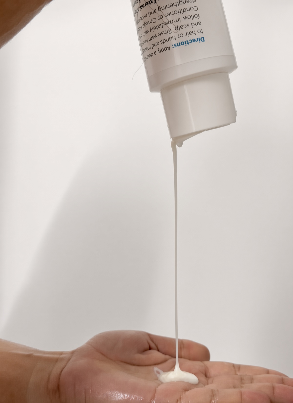 Root Miracle shampoo texture pouring into hand